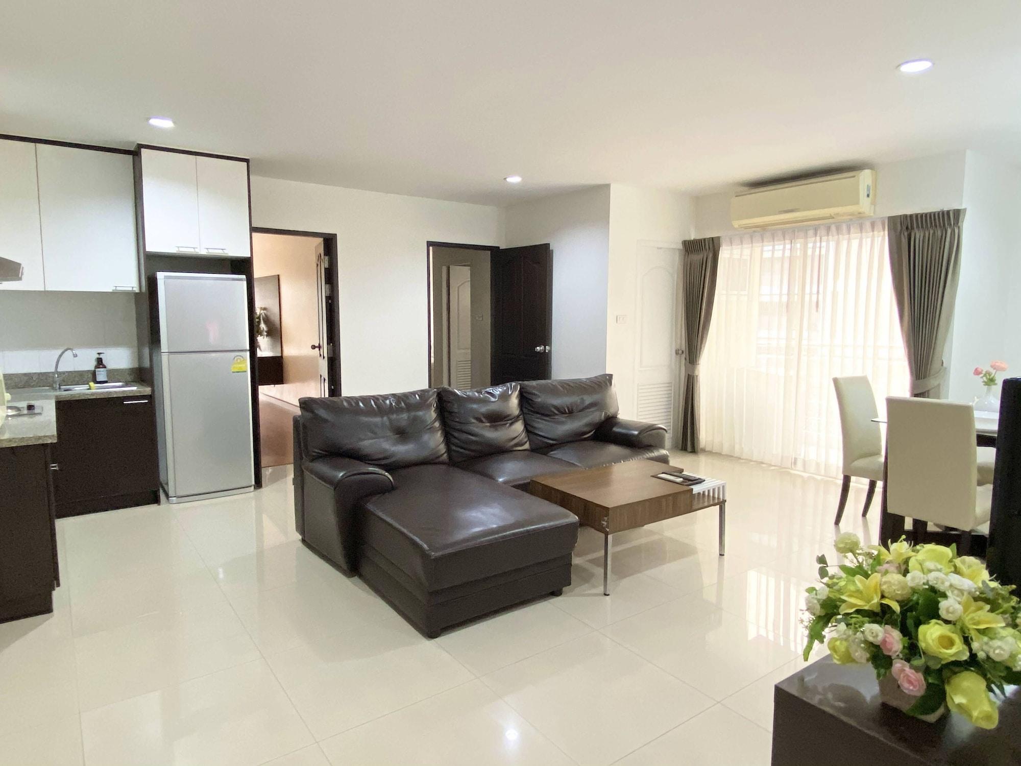 בנגקוק 14 Place Sukhumvit Suites מראה חיצוני תמונה