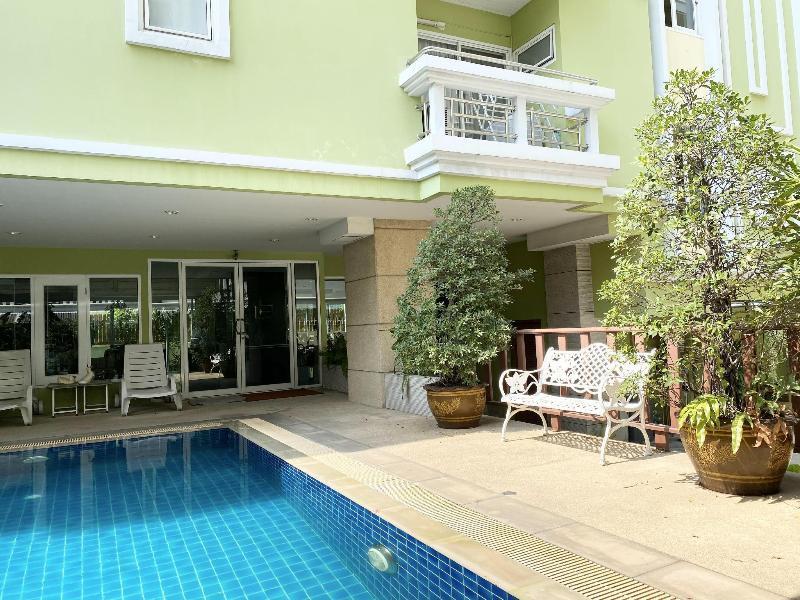 בנגקוק 14 Place Sukhumvit Suites מראה חיצוני תמונה